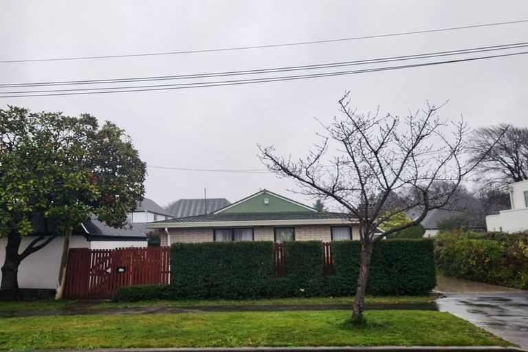 Photo of property in 1/17 Garreg Road, Fendalton, Christchurch, 8052