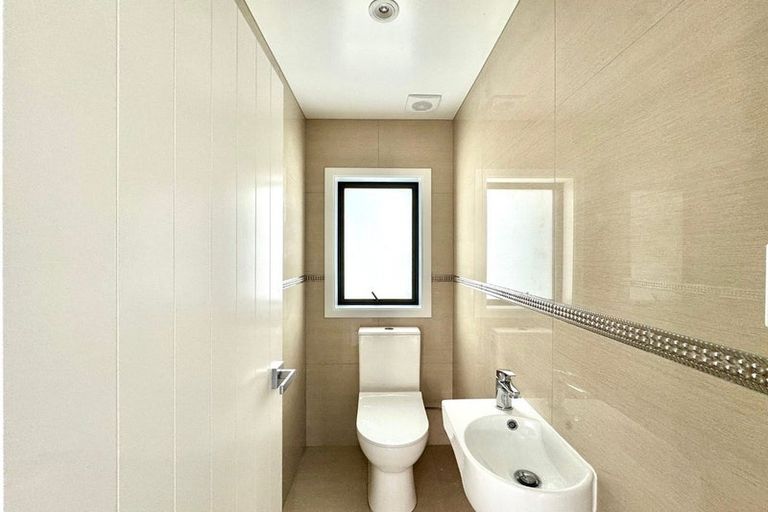 Photo of property in 8b Kelvyn Grove, Hillpark, Auckland, 2102
