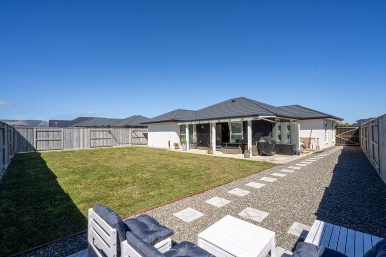 Photo of property in 96 Johnstone Drive, Fitzherbert, Palmerston North, 4410