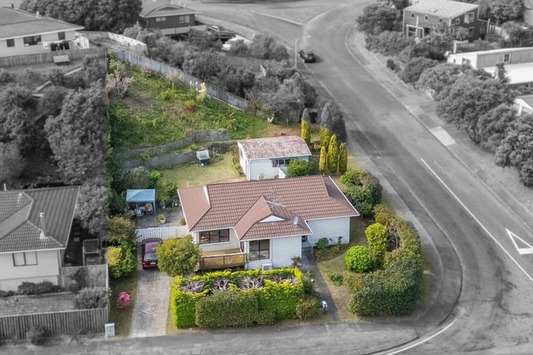 Photo of property in 28 Weggery Drive, Waikanae Beach, Waikanae, 5036