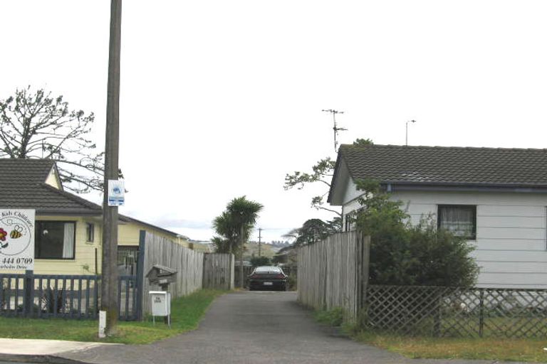 Photo of property in 1/7 Barbados Drive, Unsworth Heights, Auckland, 0632