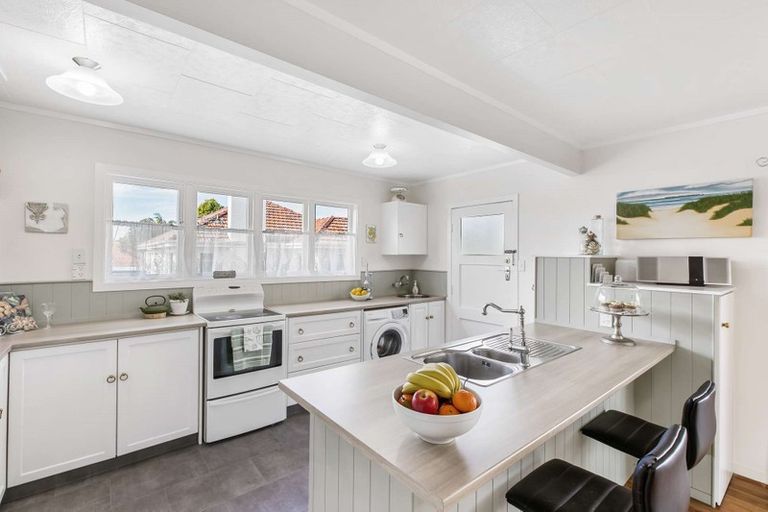 Photo of property in 30 Queen Street, Te Puke, 3119