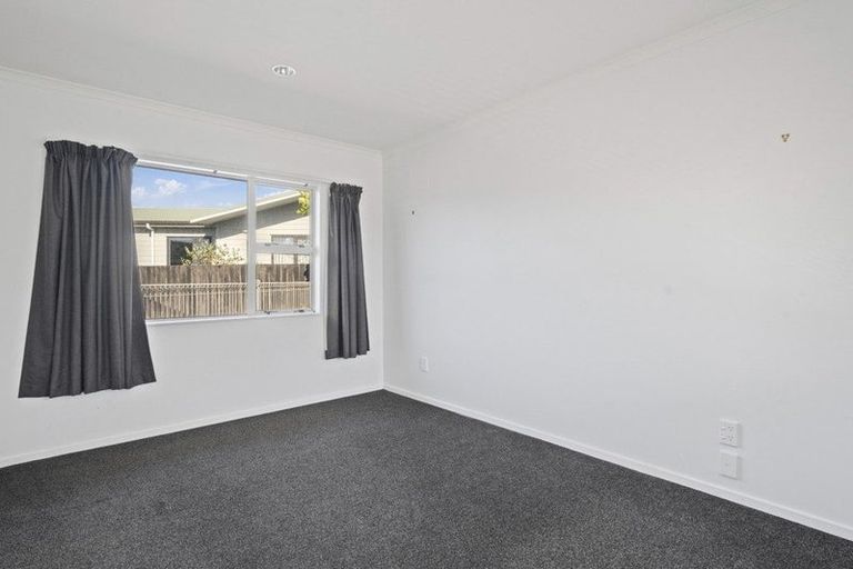 Photo of property in 5 Adrian Grove, Waikanae Beach, Waikanae, 5036