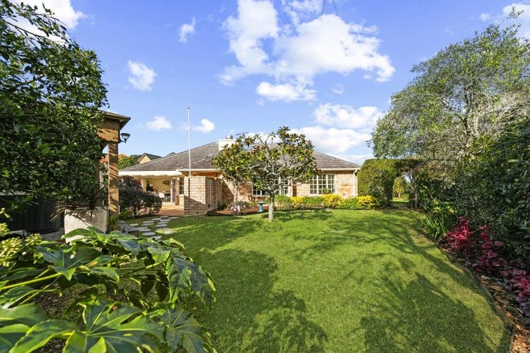 Photo of property in 12 San Jose Rise, Shamrock Park, Auckland, 2016