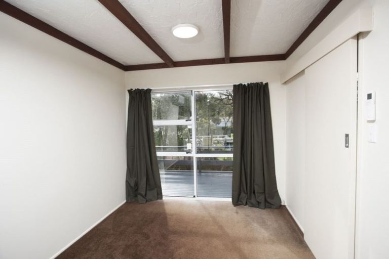 Photo of property in 1/6 Lingfield Street, Glenfield, Auckland, 0629