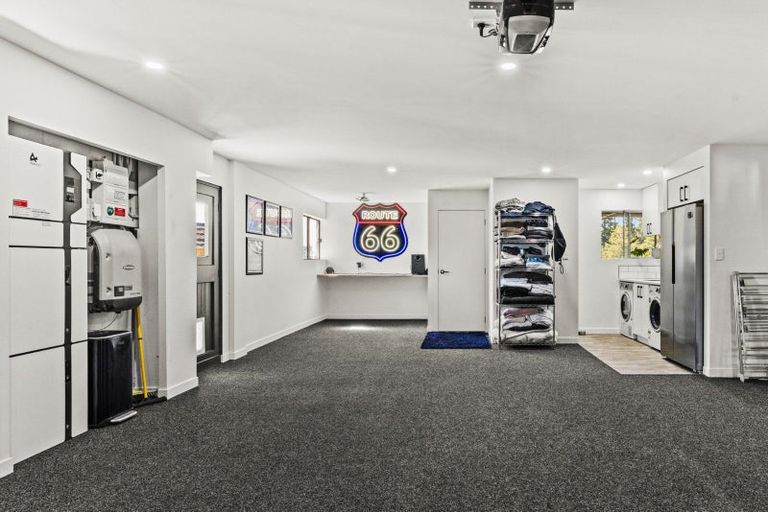 Photo of property in 37 Tauroa Road, Havelock North, 4130