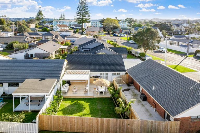 Photo of property in 2/4 Beach Road, Orewa, 0931