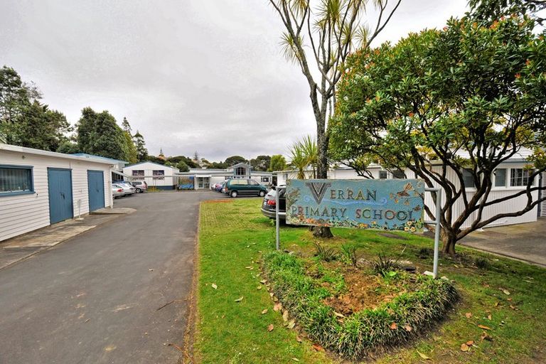 Photo of property in 8/37 Waipa Street, Birkenhead, Auckland, 0626