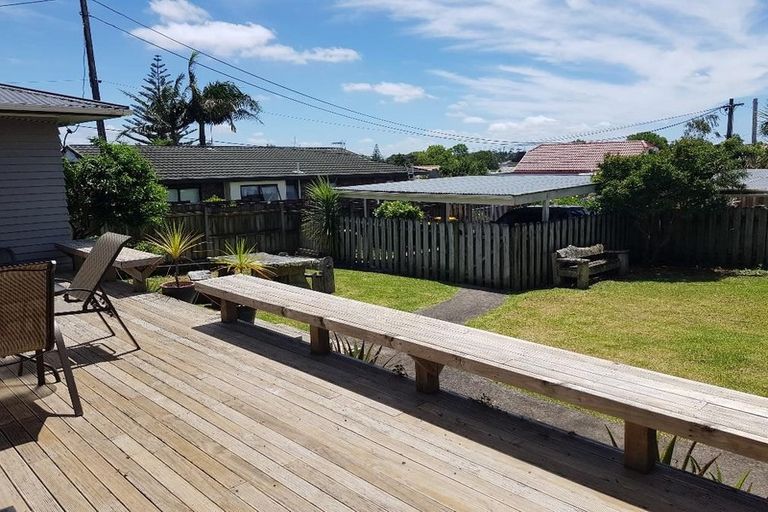 Photo of property in 37 Edmonton Road, Henderson, Auckland, 0612
