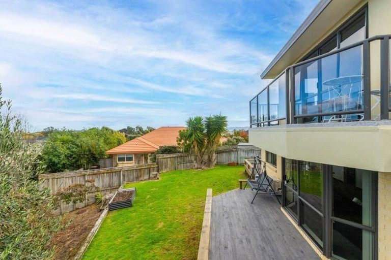 Photo of property in 6 Shearwater Rise, Paraparaumu Beach, Paraparaumu, 5032