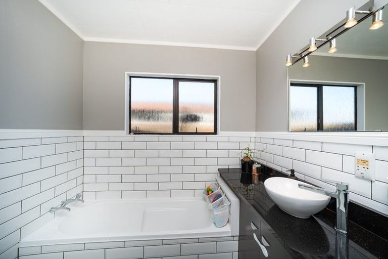 Photo of property in 53 Geraldine Crescent, Cloverlea, Palmerston North, 4412