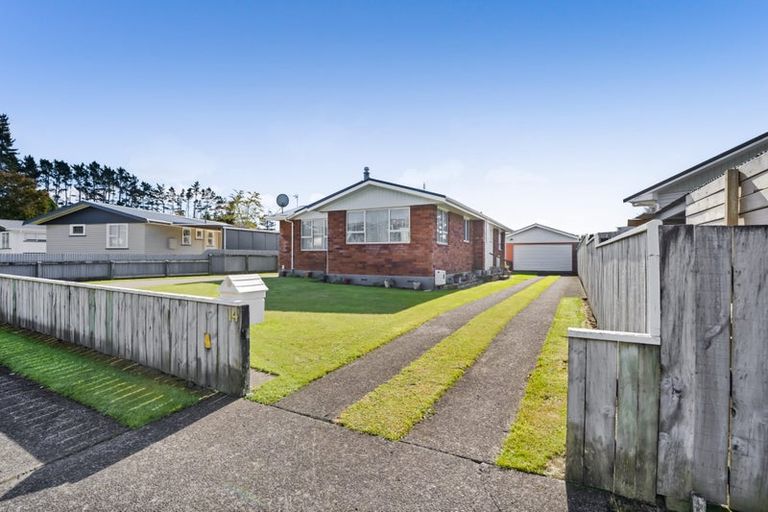 Photo of property in 14 Kauri Street, Merrilands, New Plymouth, 4312