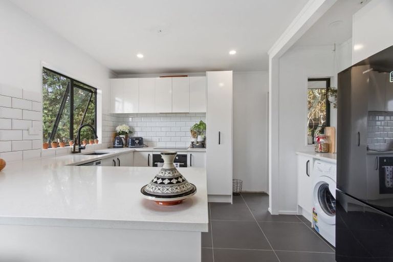Photo of property in 3a John Webster Place, Glen Eden, Auckland, 0602