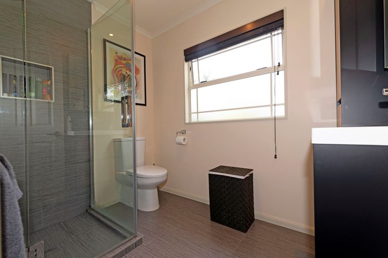 Photo of property in 3 Cognac Place, Henderson, Auckland, 0612