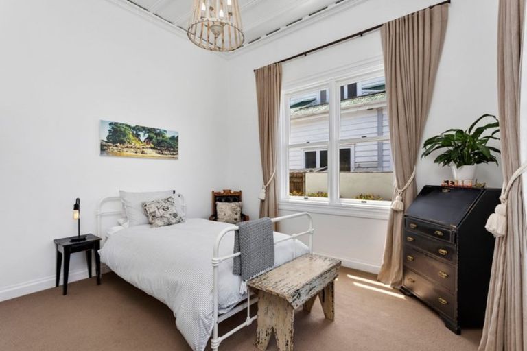 Photo of property in 9 Tui Glen Road, Birkenhead, Auckland, 0626