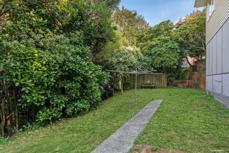 Photo of property in 3/8 Mataroa Avenue, Northland, Wellington, 6012