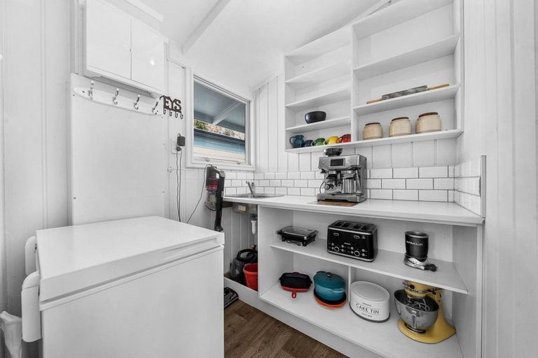 Photo of property in 98 Torkar Road, Clarks Beach, 2122