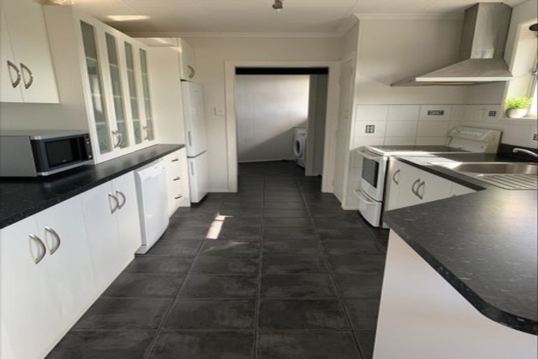 Photo of property in 50 Kilmarnock Street, Wallacetown, 9816