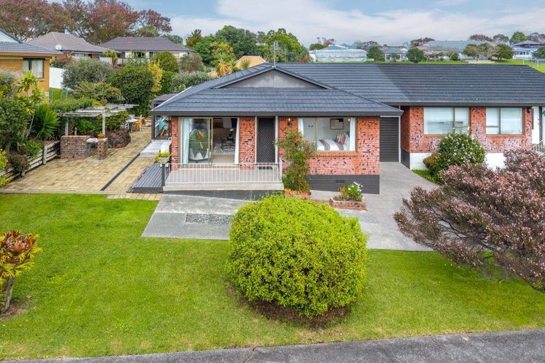 Photo of property in 2/29 Rapallo Place, Farm Cove, Auckland, 2012