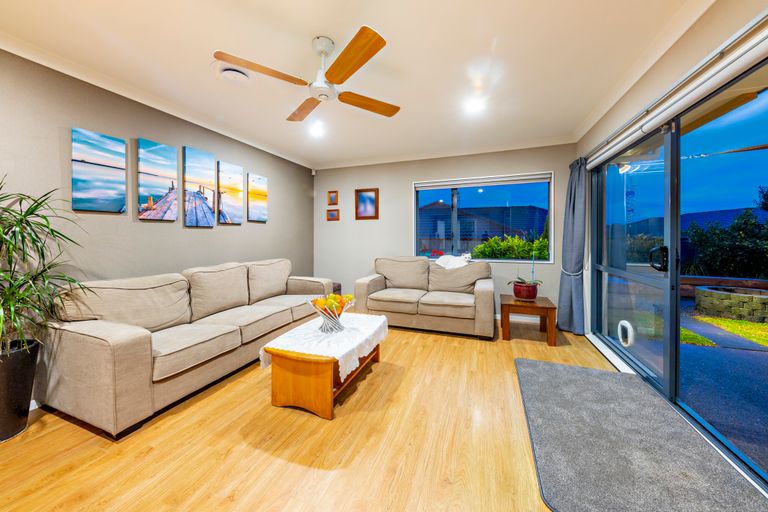Photo of property in 13 Dunaff Place, Flat Bush, Auckland, 2019