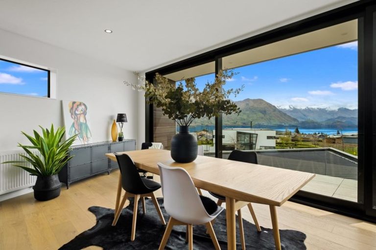 Photo of property in 58 Forest Heights, Wanaka, 9305