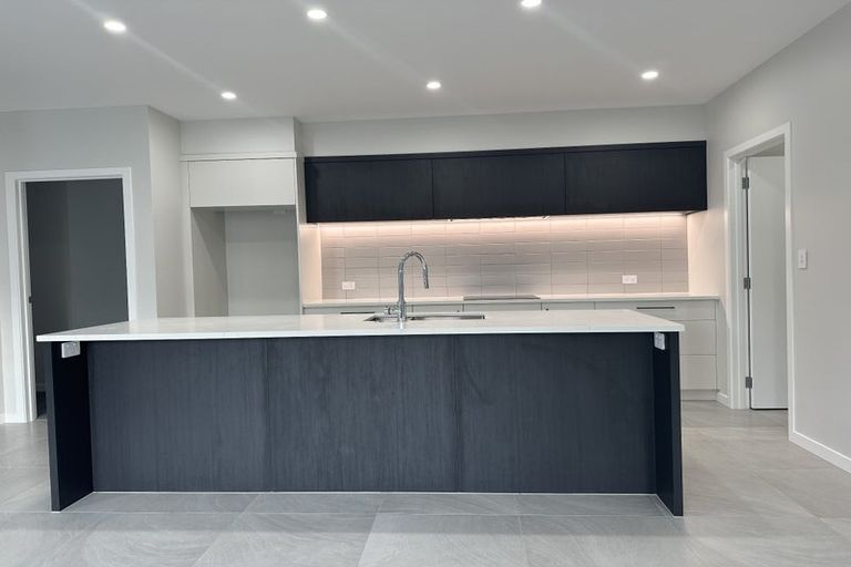 Photo of property in 5 Cassin Place, Taradale, 4112