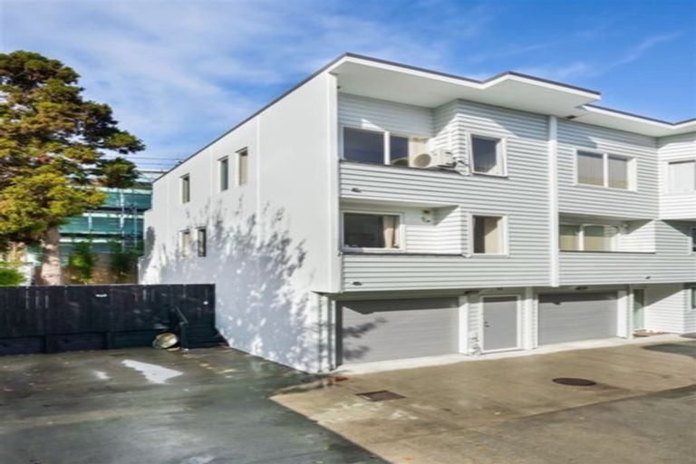 Photo of property in 6/6 Islington Avenue, New Lynn, Auckland, 0600