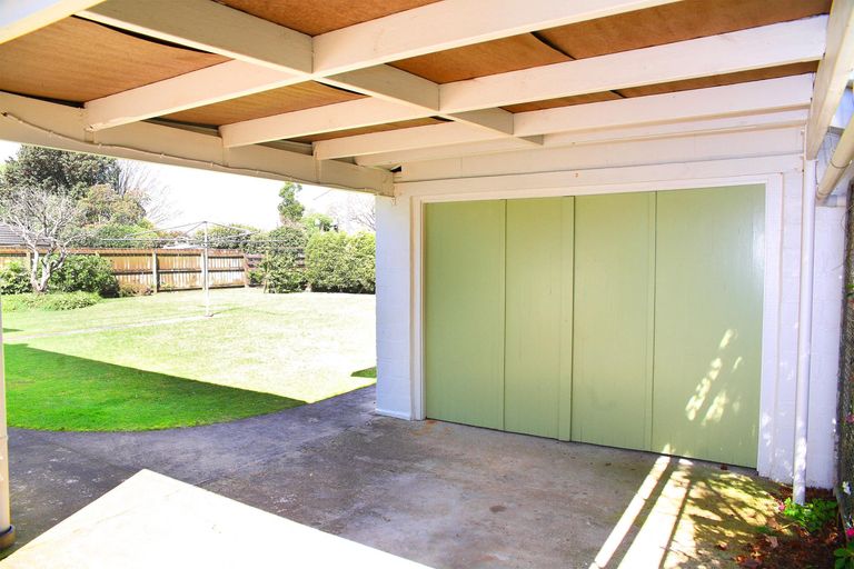 Photo of property in 32 Youngs Road, Papakura, 2110