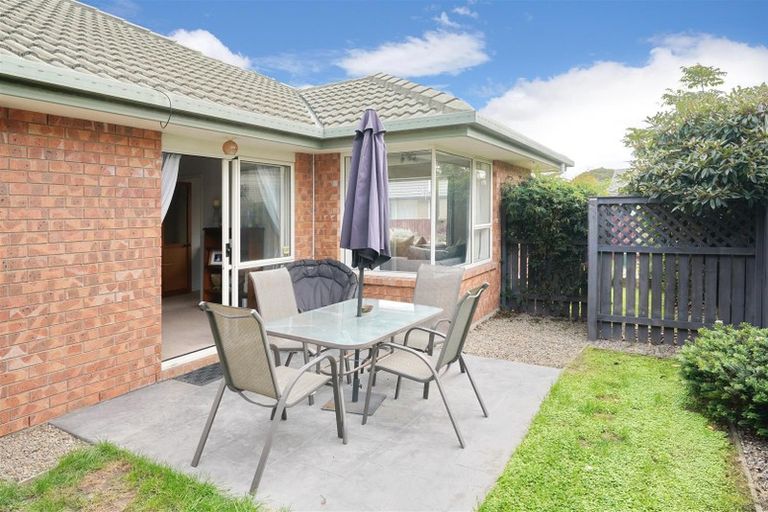 Photo of property in 2 Murfitt Place, Sockburn, Christchurch, 8042