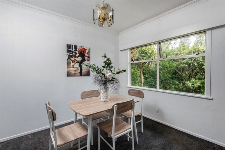 Photo of property in 20 Horokiwi Road West, Newlands, Wellington, 6037