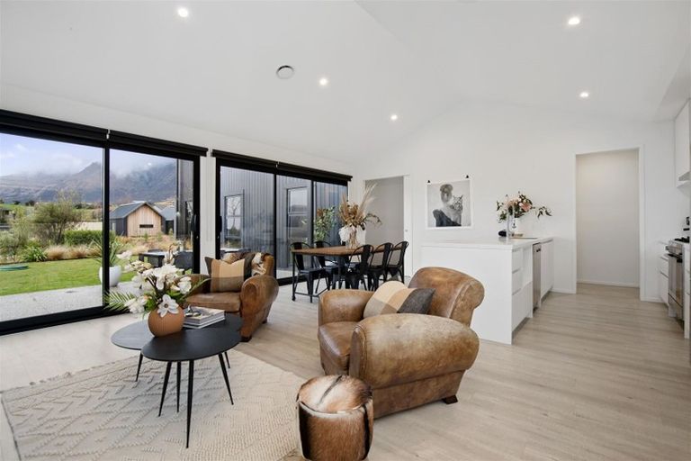 Photo of property in 7 Kinross Lane, Jacks Point, Queenstown, 9371