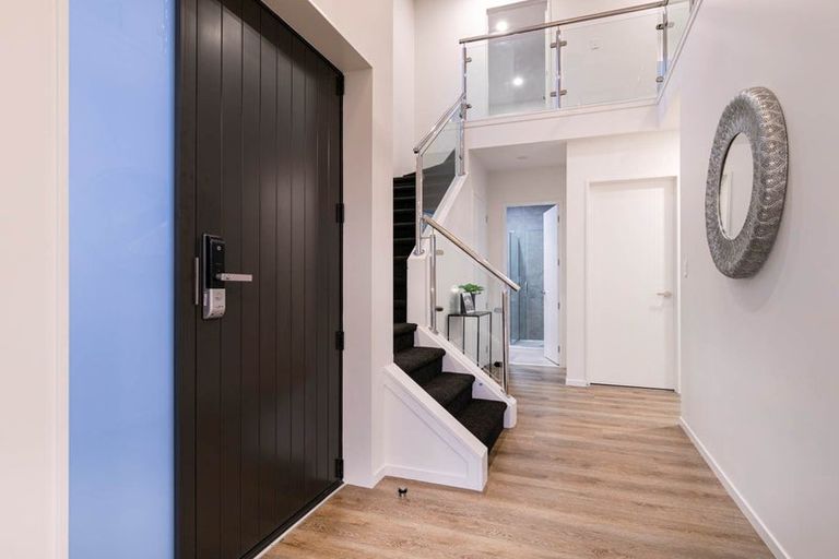 Photo of property in 2 Paparahi Place, Wainui, 0992