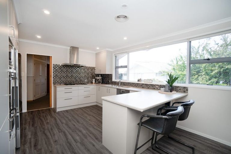 Photo of property in 8 Perth Place, Awapuni, Palmerston North, 4412