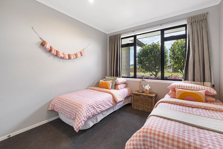 Photo of property in 2 Kowhai Drive, Cambridge, 3434