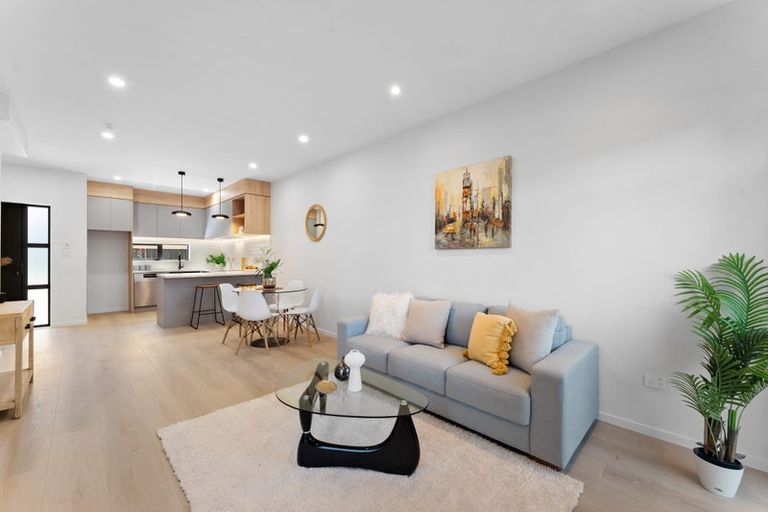 Photo of property in 729 Massey Road, Mangere, Auckland, 2022