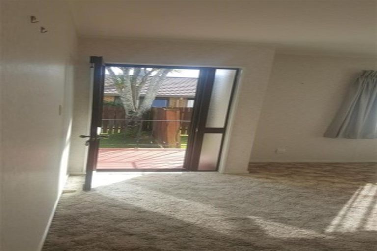 Photo of property in 2/23 Septimus Place, Henderson, Auckland, 0612