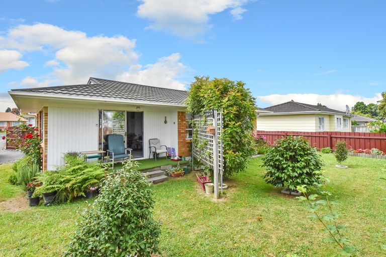Photo of property in 2/9 Elizabeth Street, Papakura, 2110