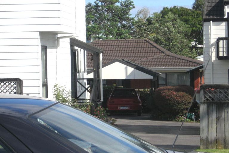 Photo of property in 2/4a Manuka Road, Glenfield, Auckland, 0629