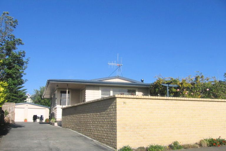 Photo of property in 36 Somerset Crescent, Highbury, Palmerston North, 4412