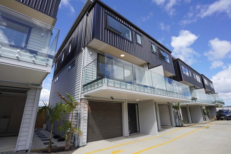 Photo of property in 5/19 Kingdale Road, Henderson, Auckland, 0610