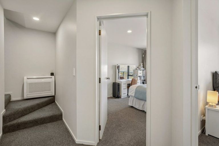 Photo of property in 54c Wynyard Crescent, Fernhill, Queenstown, 9300