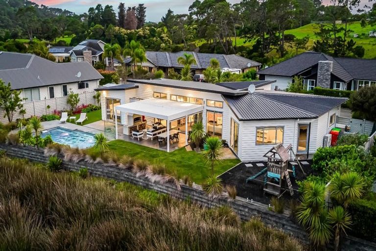 Photo of property in 3 Nikau Way, Riverhead, 0820