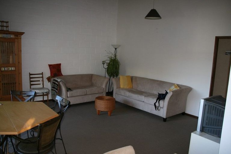 Photo of property in 3a Sandhurst Way, Crofton Downs, Wellington, 6035