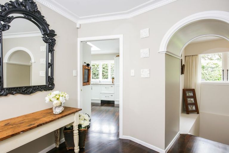 Photo of property in 559 South Titirangi Road, Titirangi, Auckland, 0604