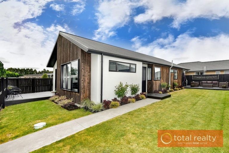 Photo of property in 6 Killarney Avenue, Halswell, Christchurch, 8025