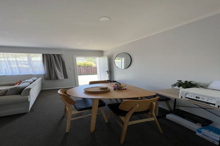 Photo of property in 10f4 Rawson Street, Tawa, Wellington, 5028