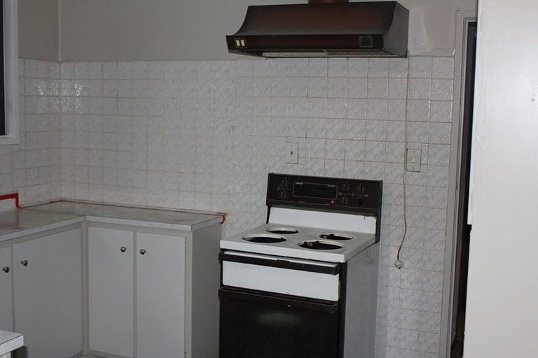 Photo of property in 37 Catkin Crescent, Papatoetoe, Auckland, 2025