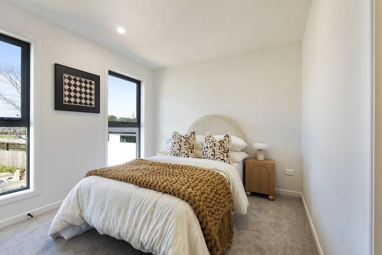 Photo of property in 69d Chivalry Road, Glenfield, Auckland, 0629