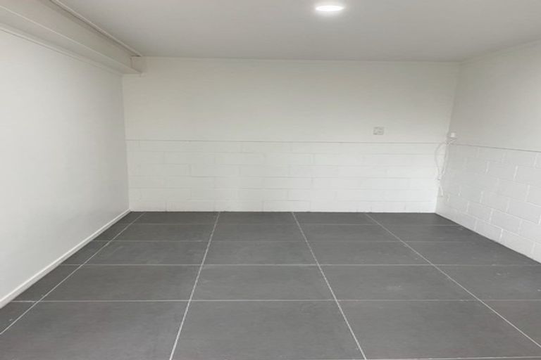 Photo of property in 1/17 Powrie Street, Glenfield, Auckland, 0629