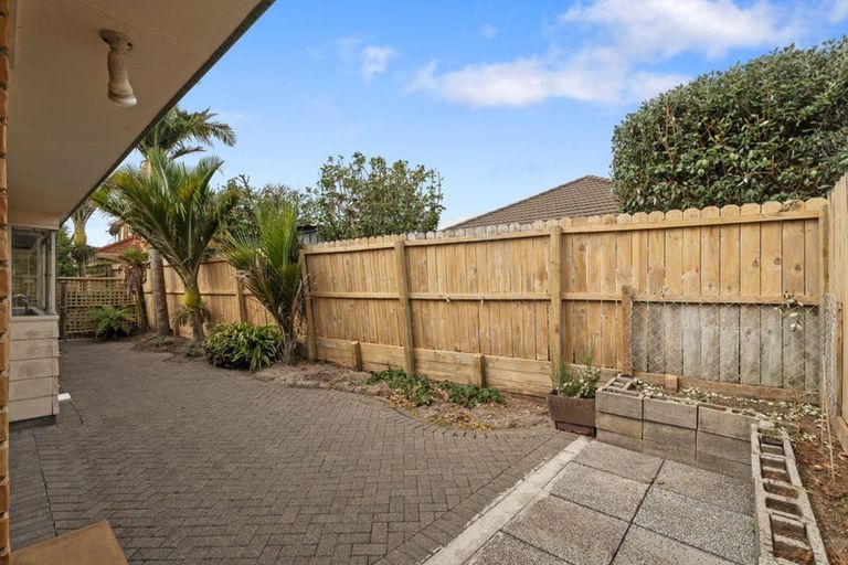Photo of property in 8 Hagen Close, Golflands, Auckland, 2013